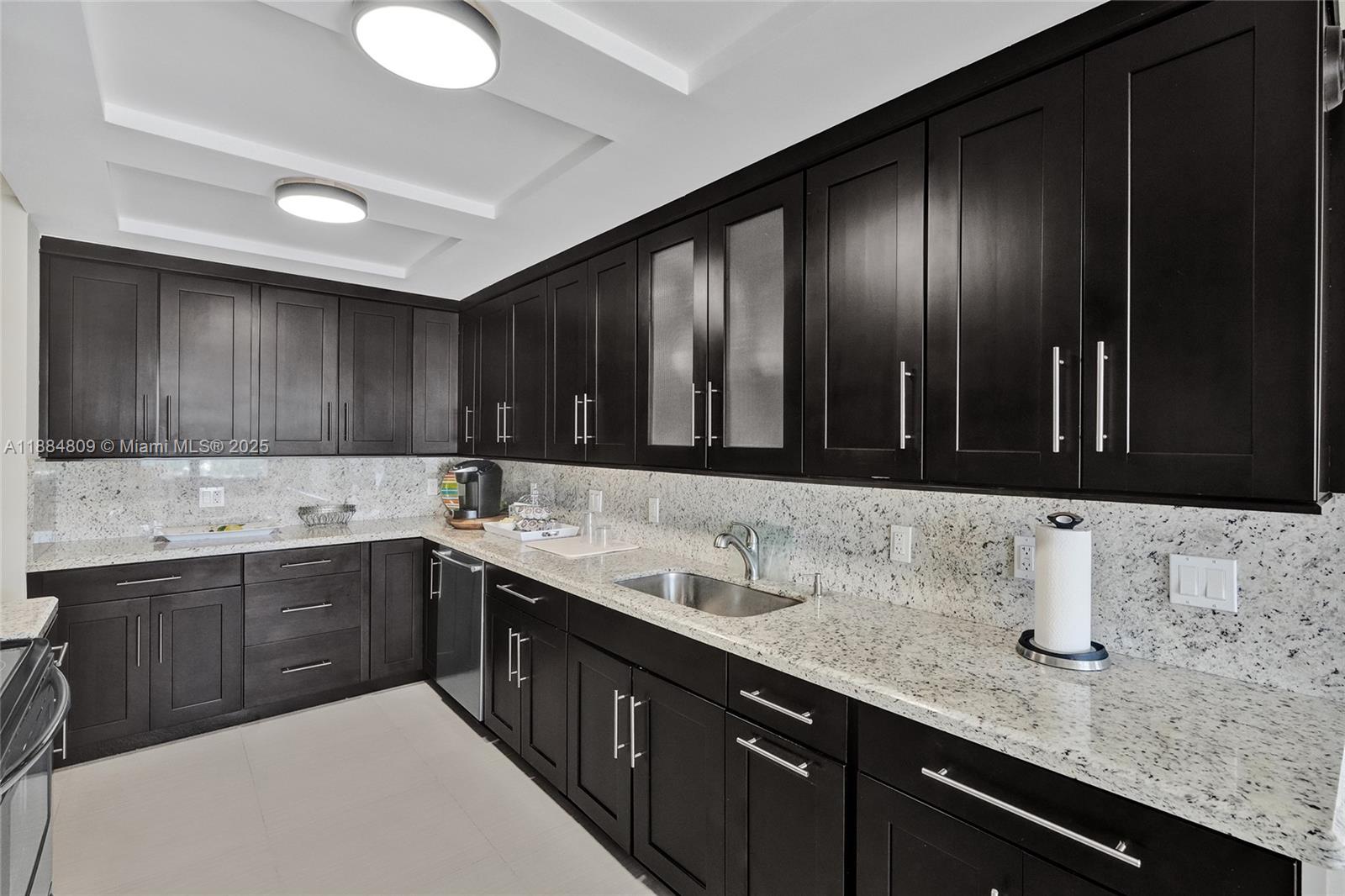 SUMMIT CONDO - Residential