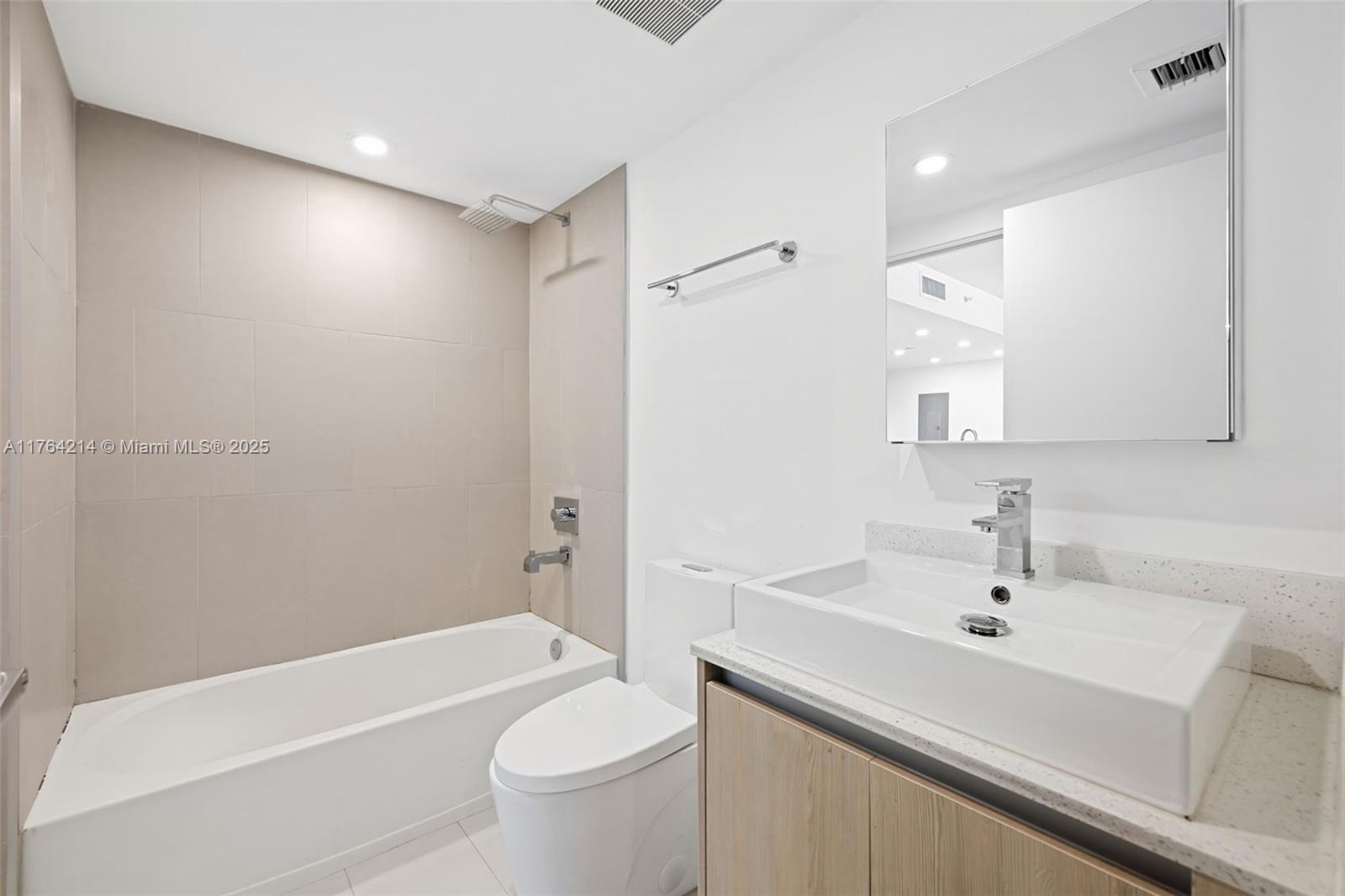 THE HIGHLANDS CONDO - Residential