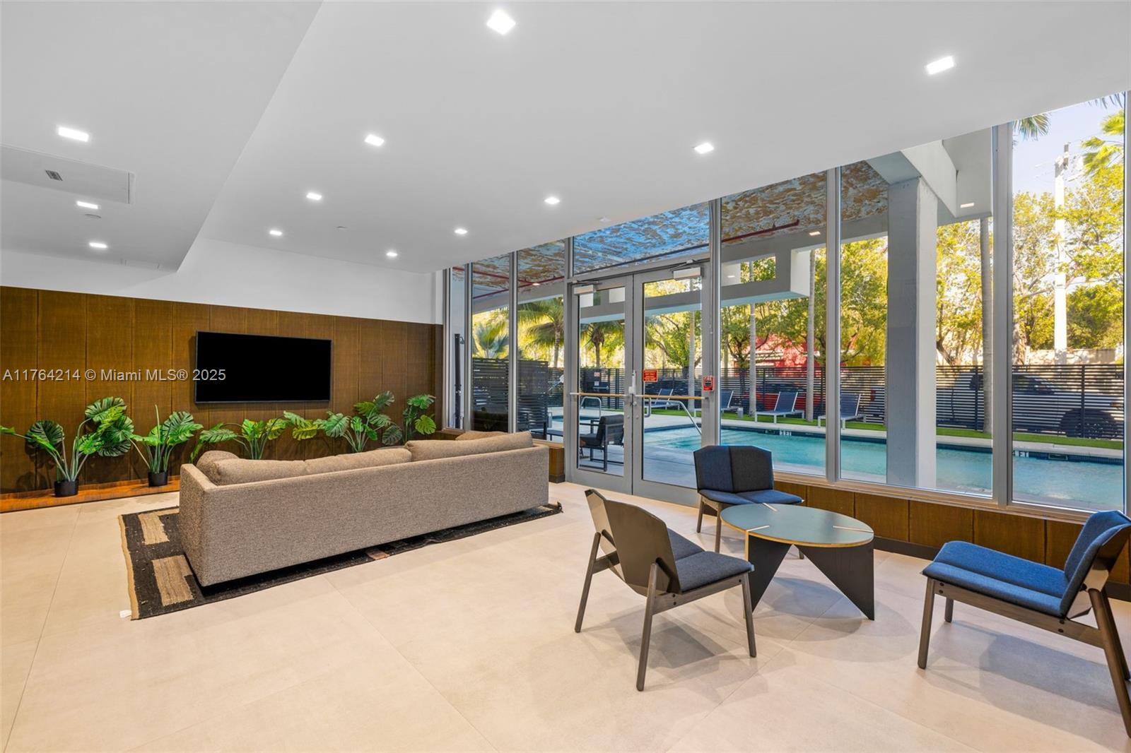 THE HIGHLANDS CONDO - Residential