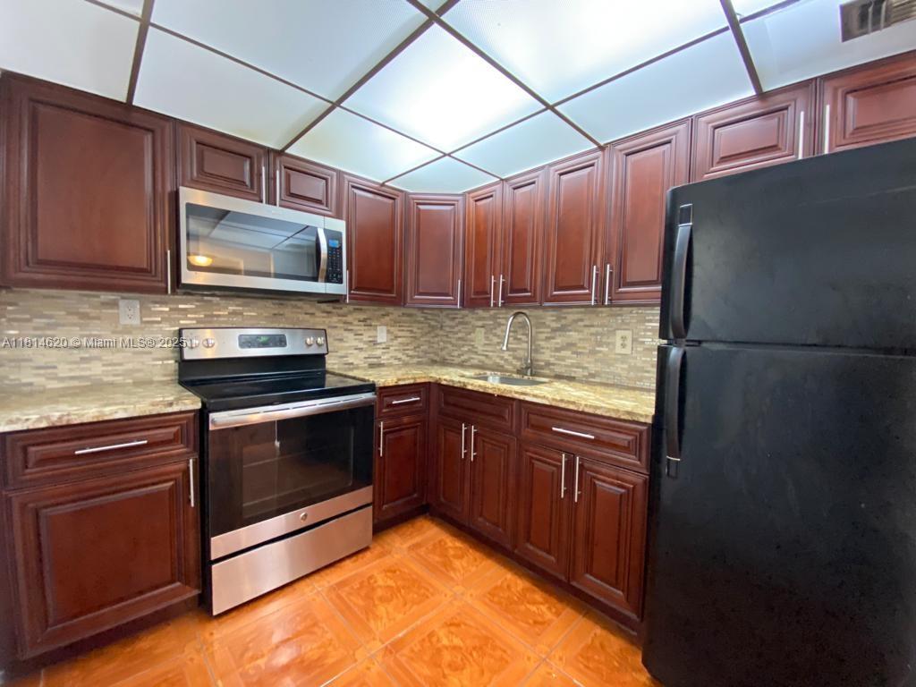 Rental Property at 15600 Nw 7th Ave 520, Miami, Broward County, Florida - Bedrooms: 1 
Bathrooms: 1  - $1,500 MO.