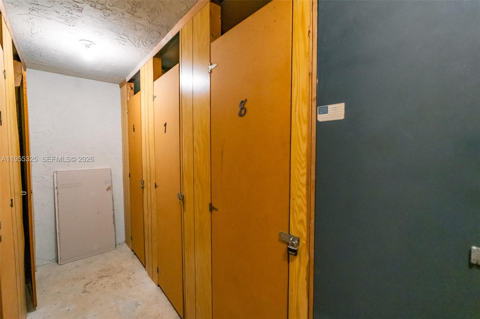 NO 123 PALM-AIRE COUNTRY - Residential