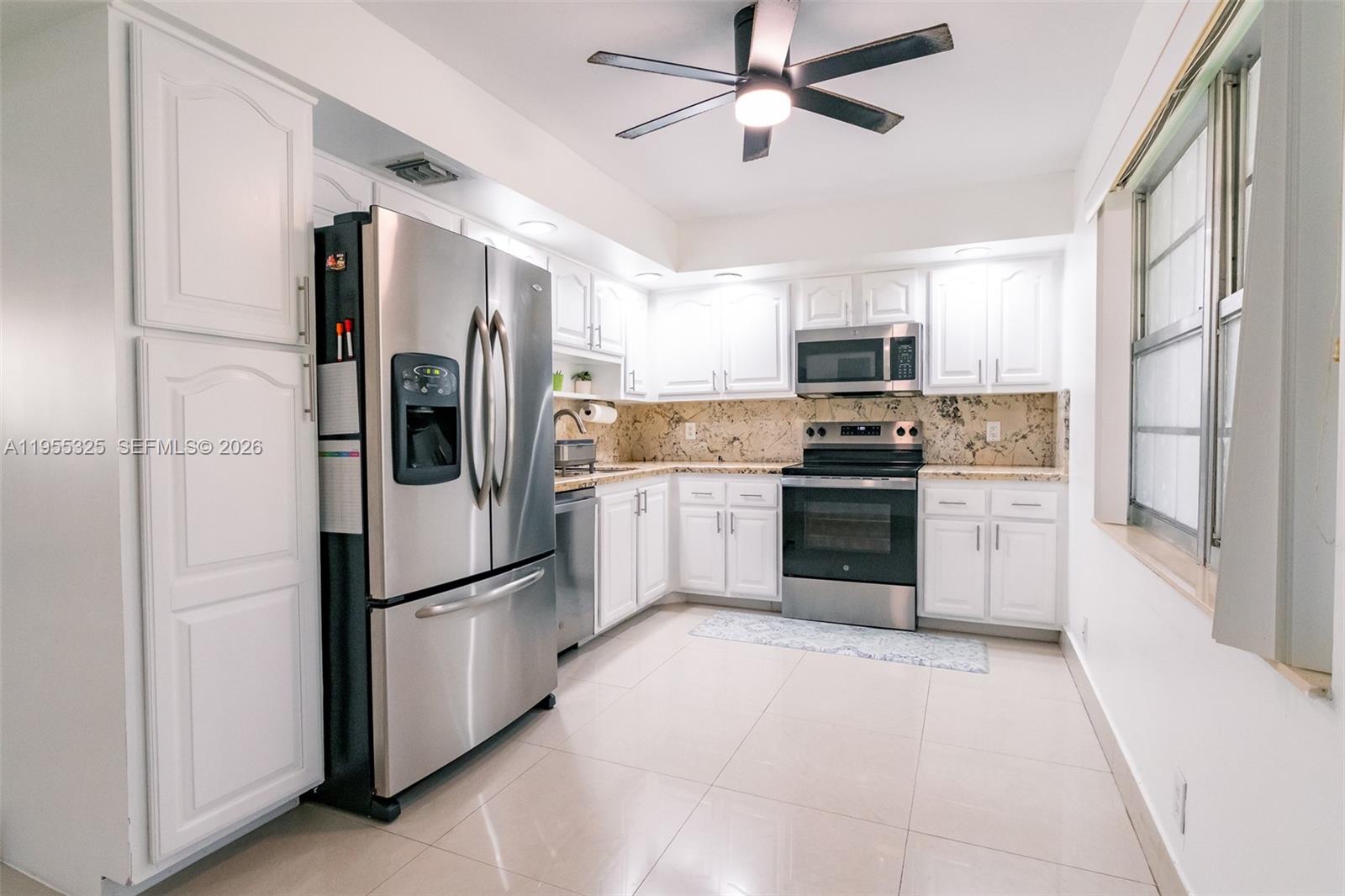 NO 123 PALM-AIRE COUNTRY - Residential