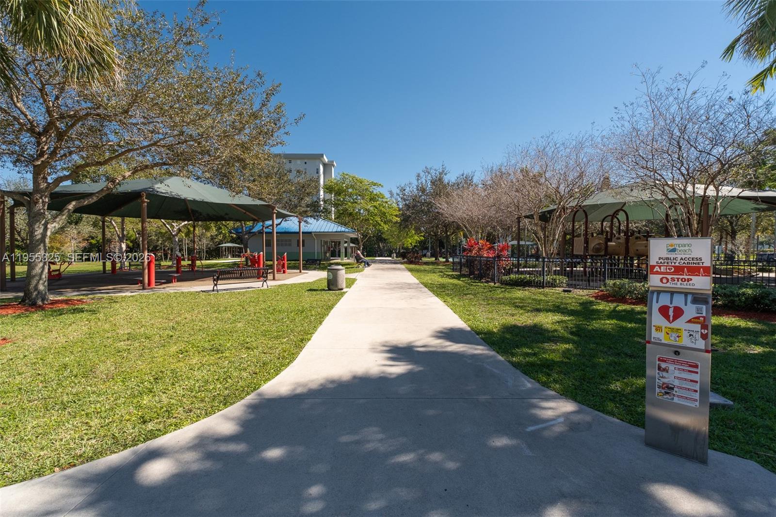 NO 123 PALM-AIRE COUNTRY - Residential