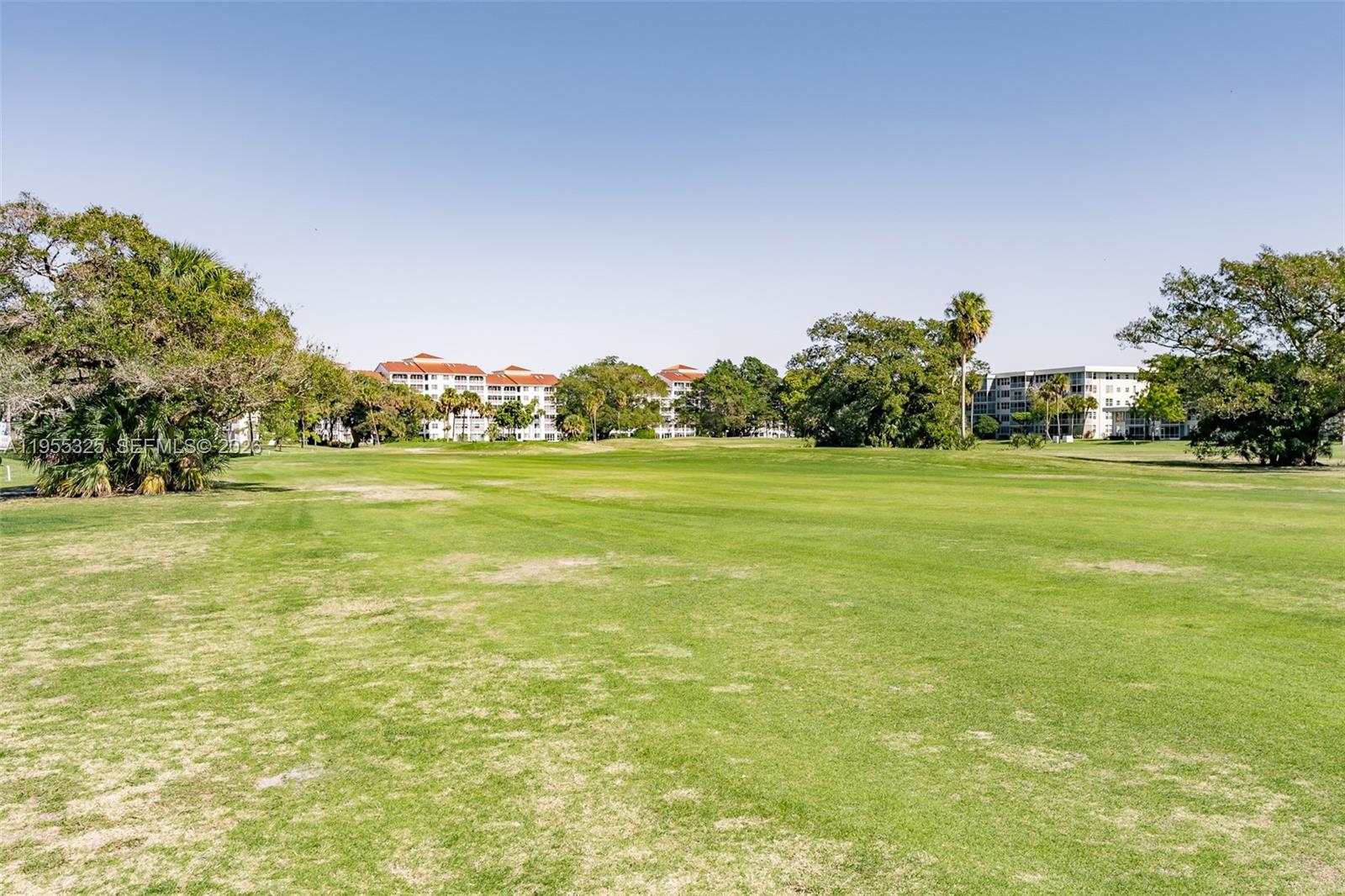 NO 123 PALM-AIRE COUNTRY - Residential