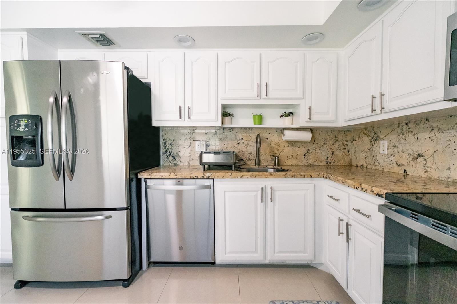 NO 123 PALM-AIRE COUNTRY - Residential