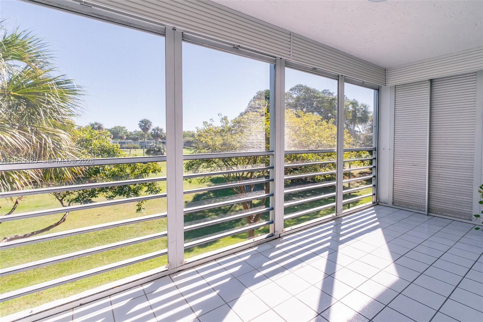 NO 123 PALM-AIRE COUNTRY - Residential