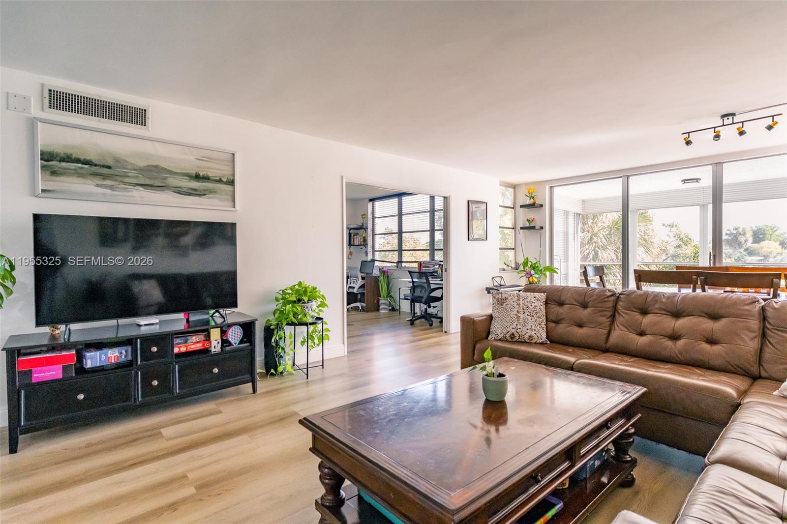 NO 123 PALM-AIRE COUNTRY - Residential