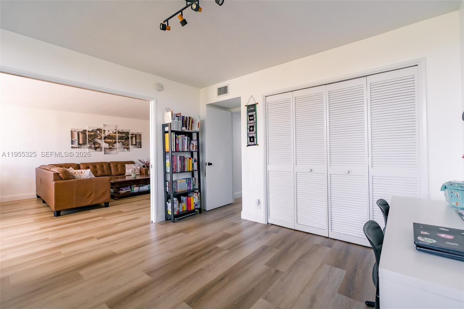 NO 123 PALM-AIRE COUNTRY - Residential