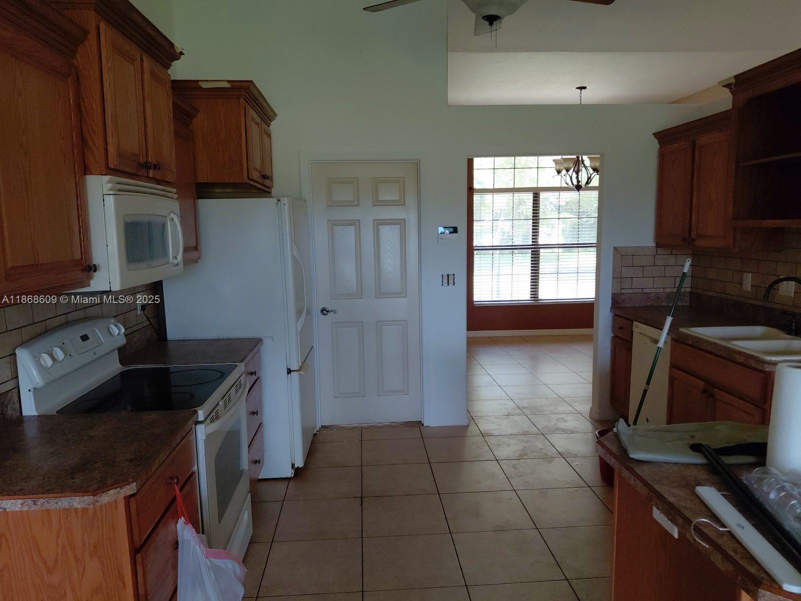 HOLIDAY LAKE AREA - Residential