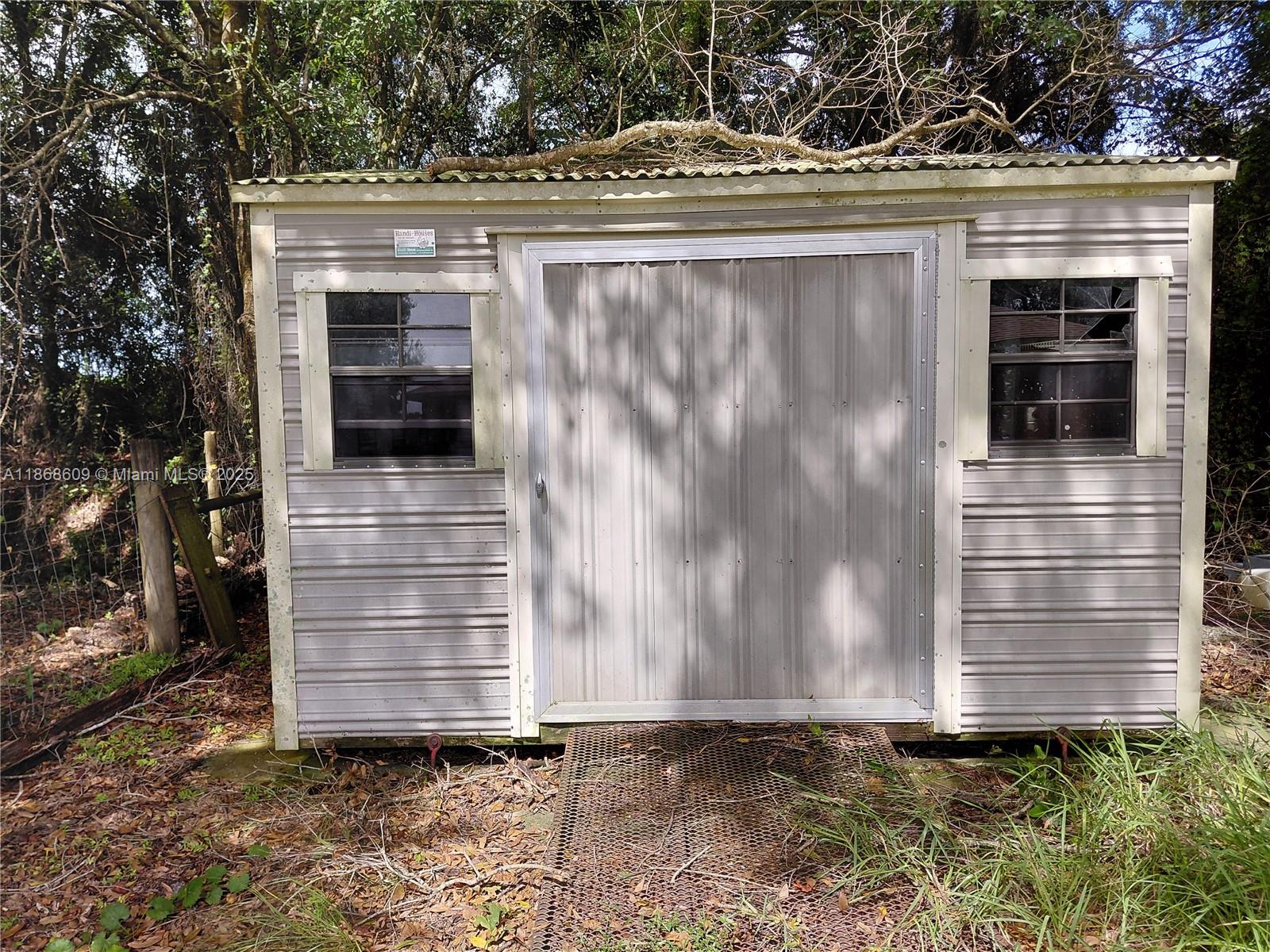 HOLIDAY LAKE AREA - Residential