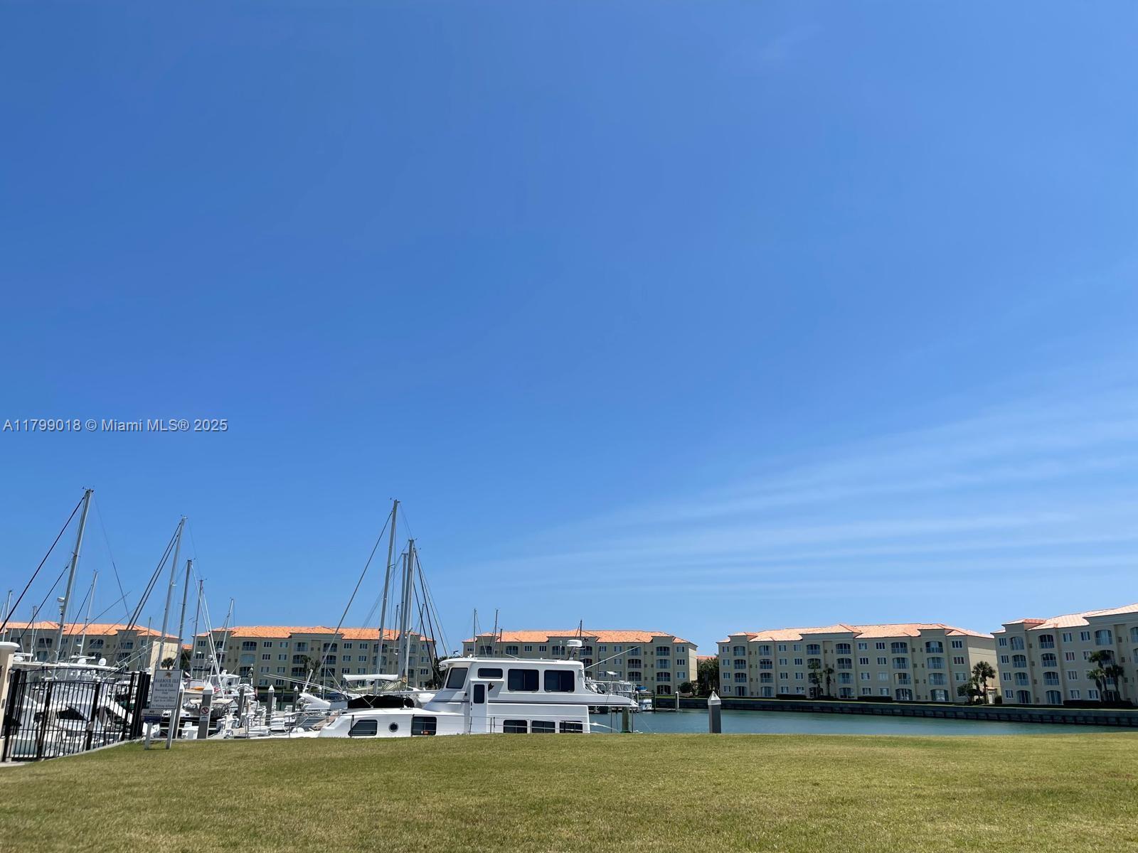 19 W Harbour Isle Dr W 201
