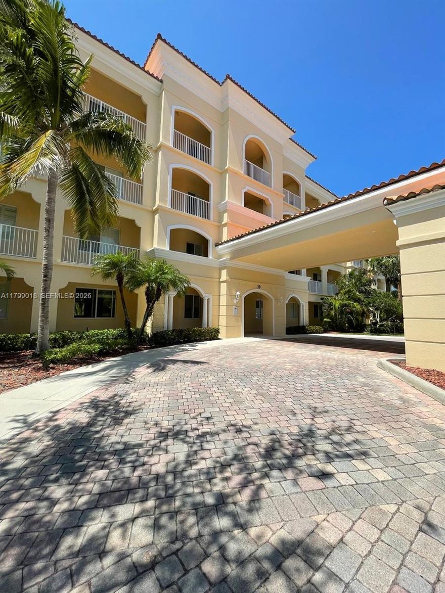 WELCOME TO YOUR DREAM HOME AT HUTCHINSON ISLAND, THIS SPACIOUS 1989 SQ FT FIRST FLOOR, 2 BEDROOMS, 2 BATHS, LARGE FLOOR PLAN WITH GREAT NATURAL LIGHT AND HIGH CEILING, FELX ROOM FOR OFFICE OFF LAUNDRY ROOM OR ADDL SLEEPING. AMENITIES INCLUDING POOL, HOT TUB, CLUBHOUSE, RENOVATED GYM, TENNIS COURT. WALKING DISTANCE FROM SEAWAY DRIVE PLAZAS WITH BARS, RESTAURANTES, LIVE MUSIC AND THE BEACH. 
DON'T MISS OUT, CALL FOR AN APPOINTMENT!!!