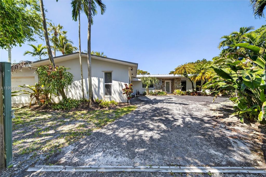 Photo of 10142 SW 79th Ave, Miami, FL 33156 (MLS # A11991719)