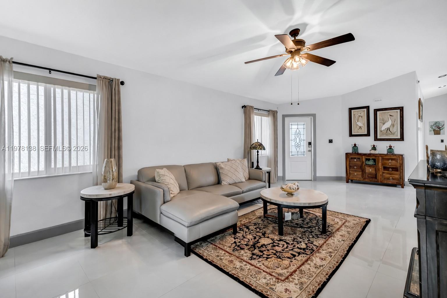 529 Lakeside Cir