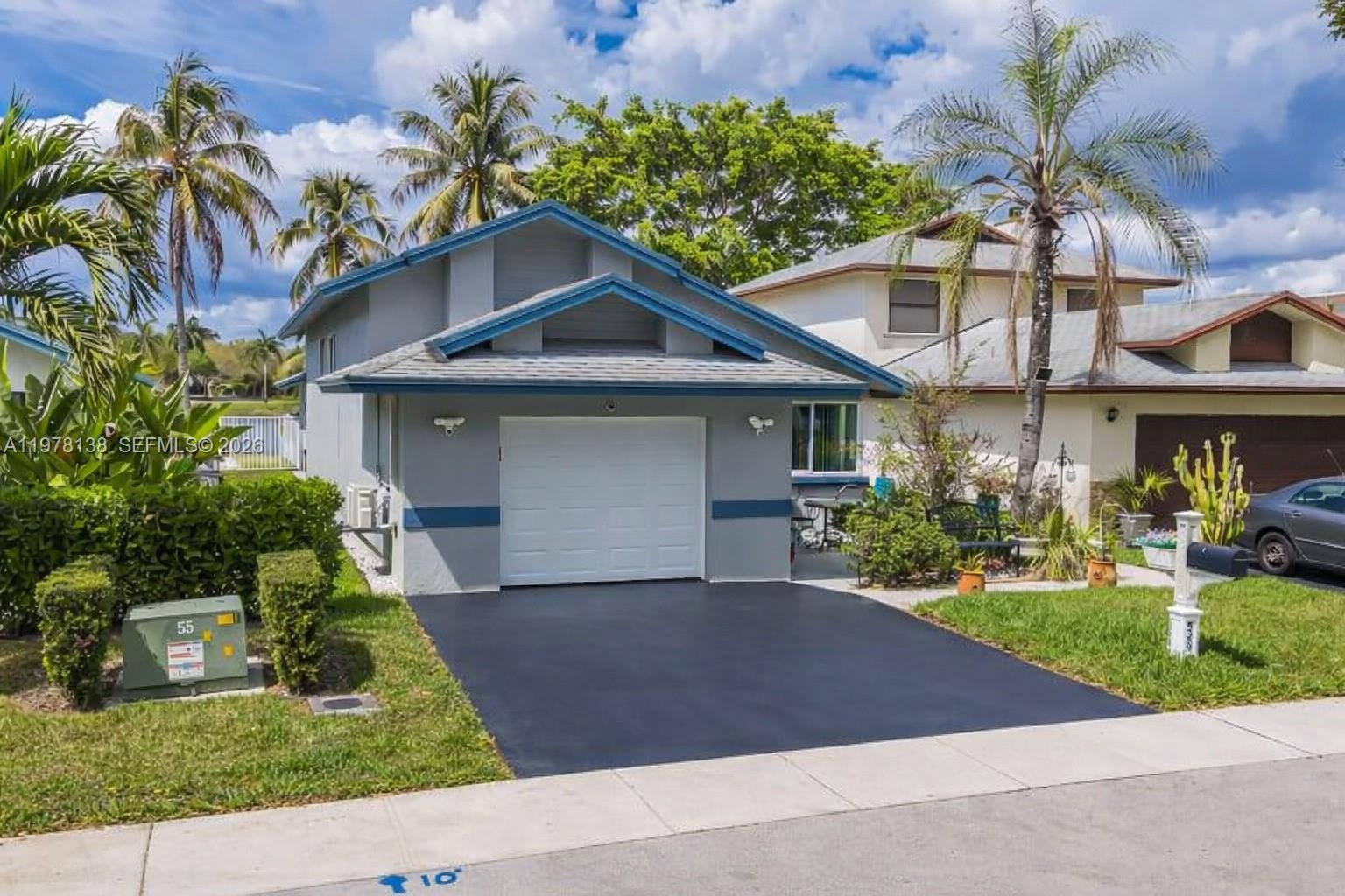 529 Lakeside Cir