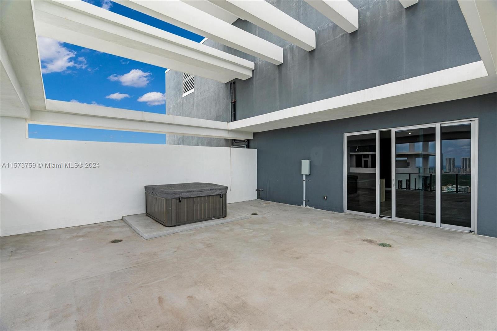 THE HARBOUR NORTH CONDO - Residential