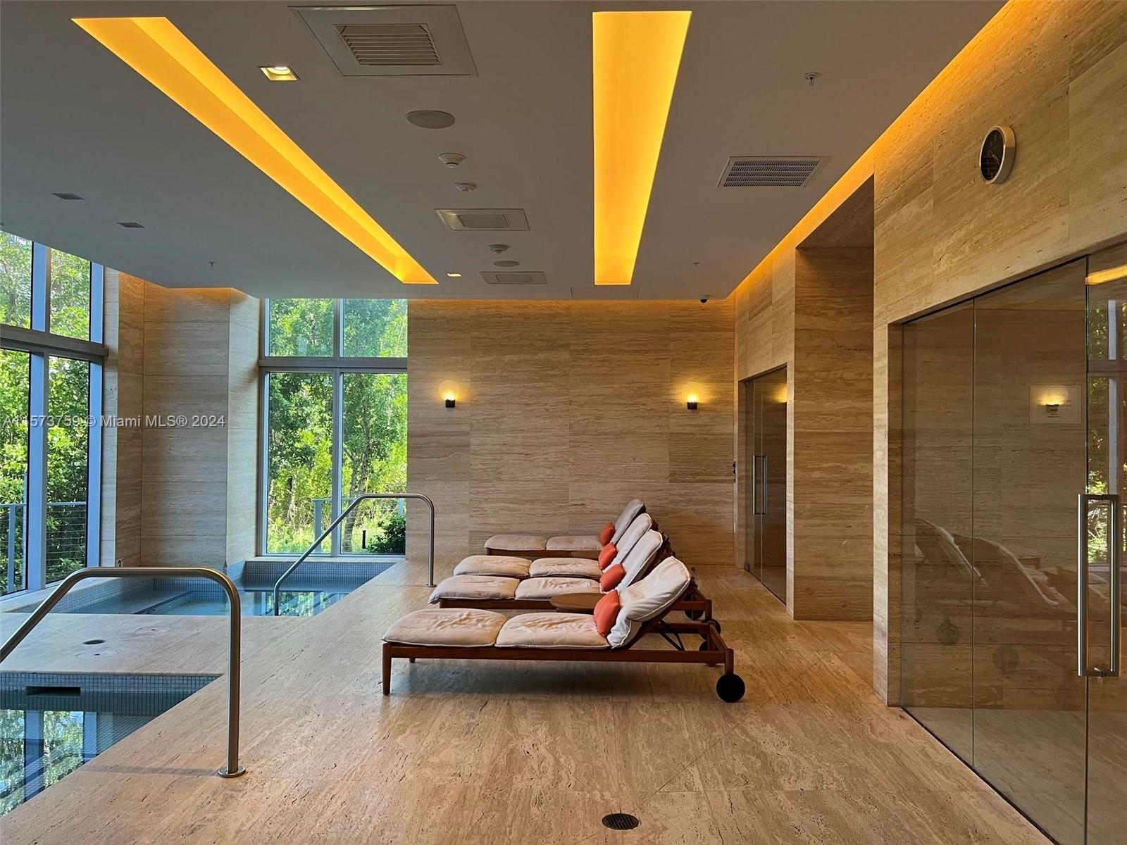 THE HARBOUR NORTH CONDO - Residential