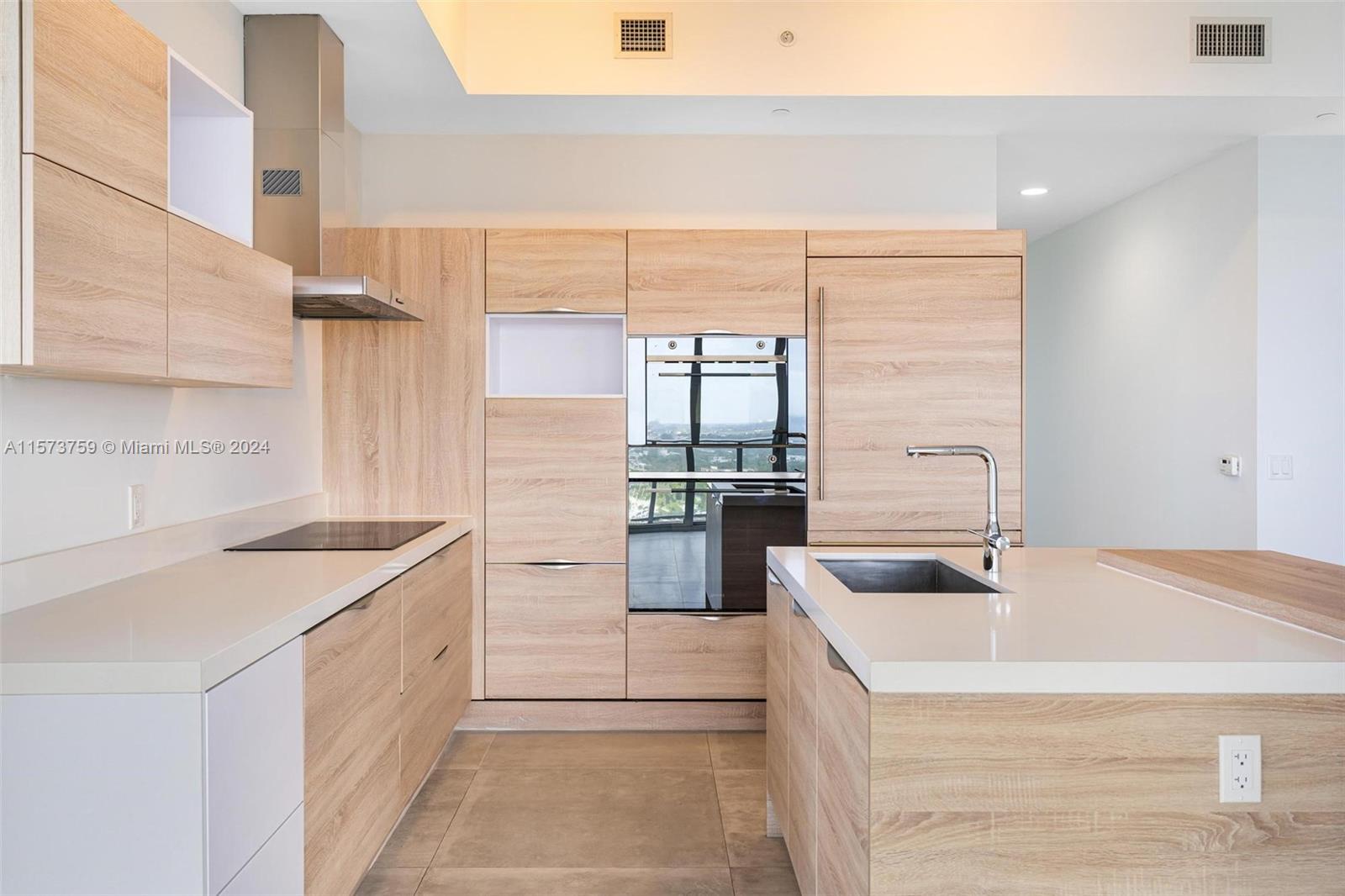 THE HARBOUR NORTH CONDO - Residential