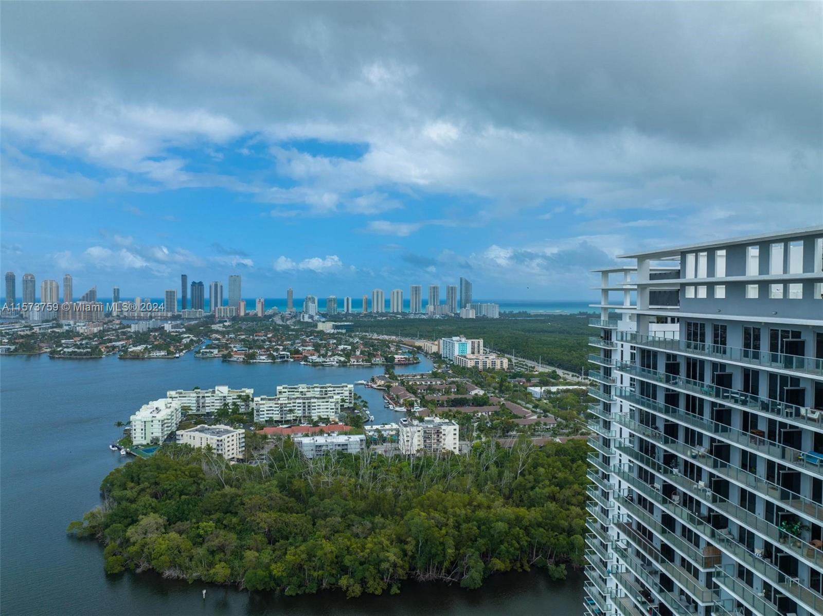 THE HARBOUR NORTH CONDO - Residential