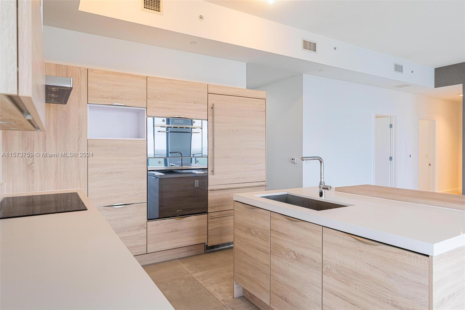 THE HARBOUR NORTH CONDO - Residential