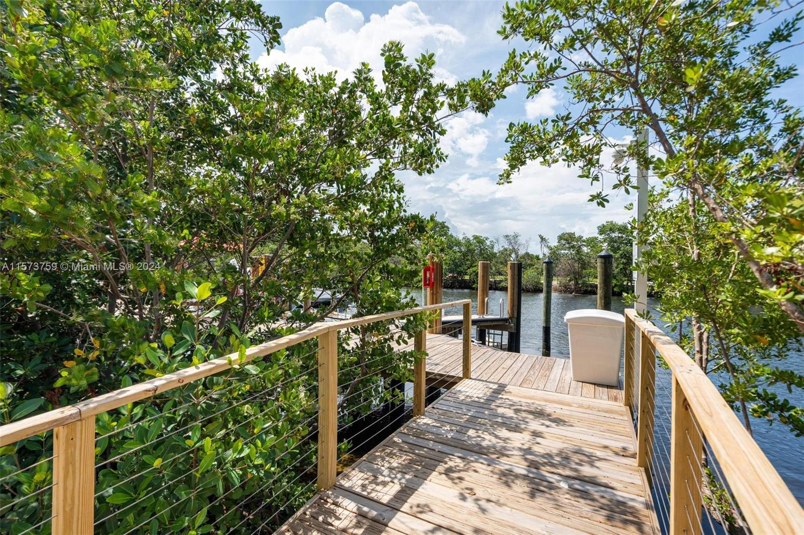 THE HARBOUR NORTH CONDO - Residential