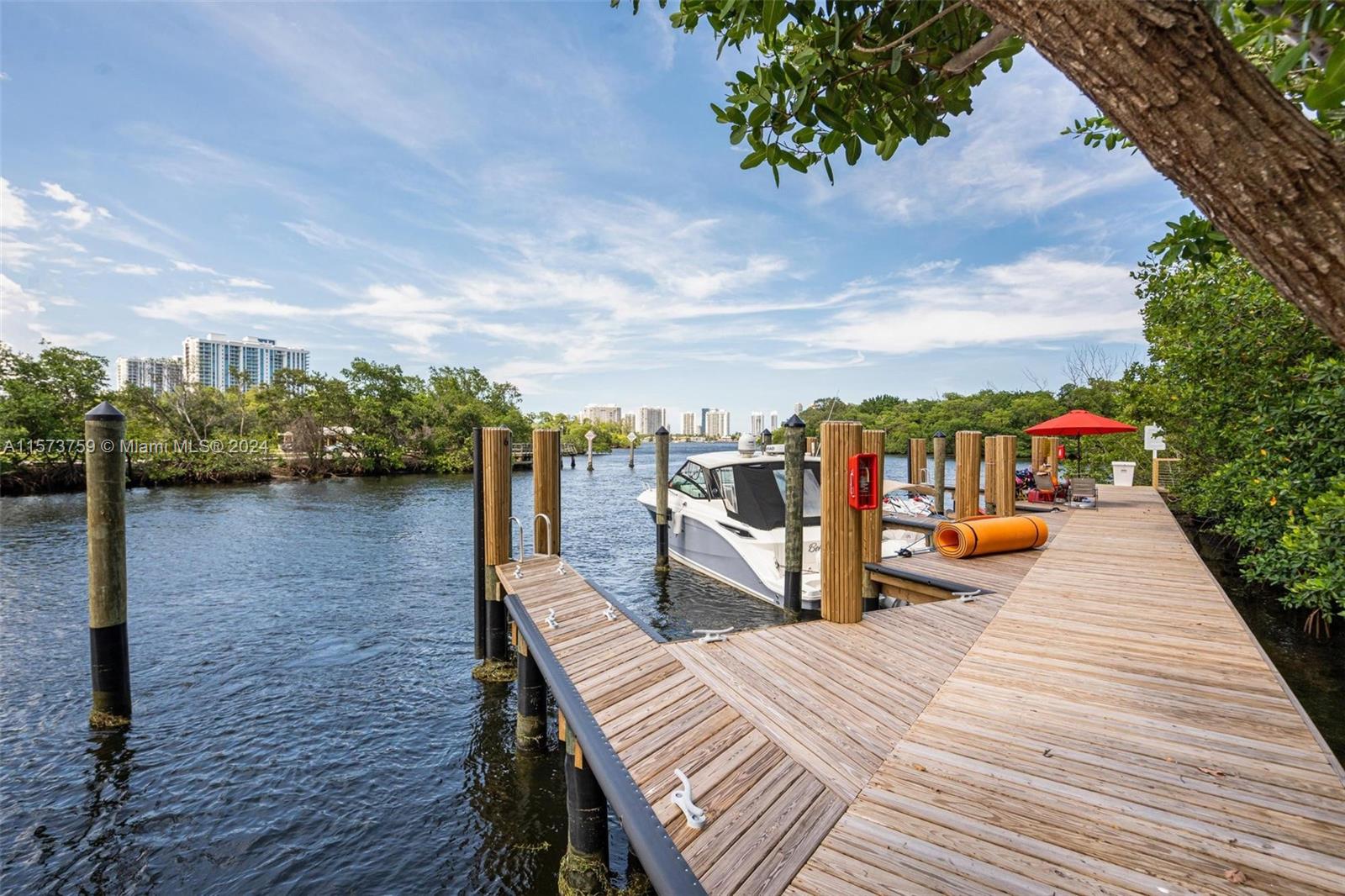 THE HARBOUR NORTH CONDO - Residential