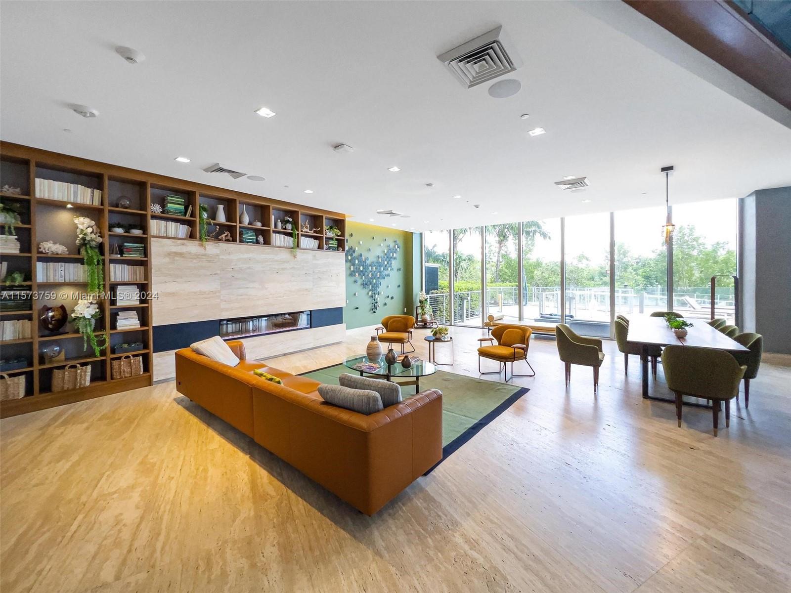 THE HARBOUR NORTH CONDO - Residential