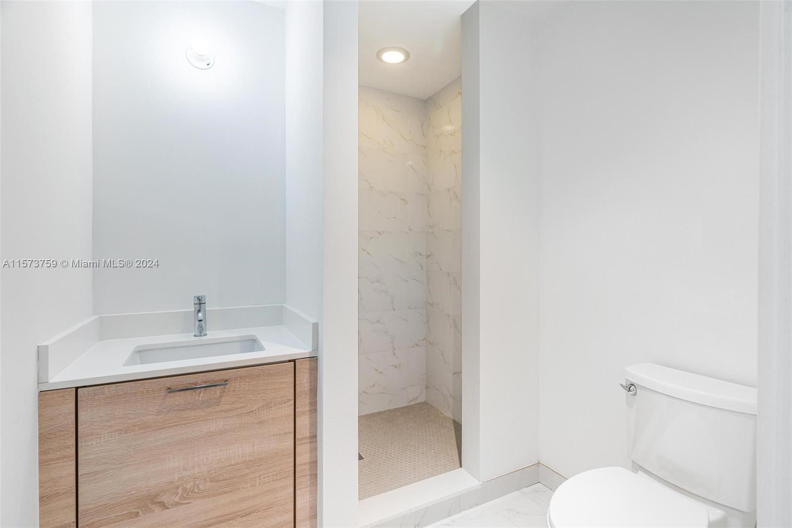 THE HARBOUR NORTH CONDO - Residential