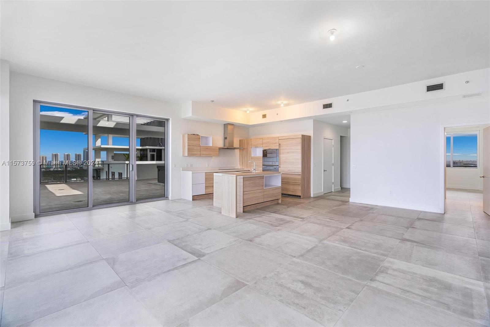 THE HARBOUR NORTH CONDO - Residential