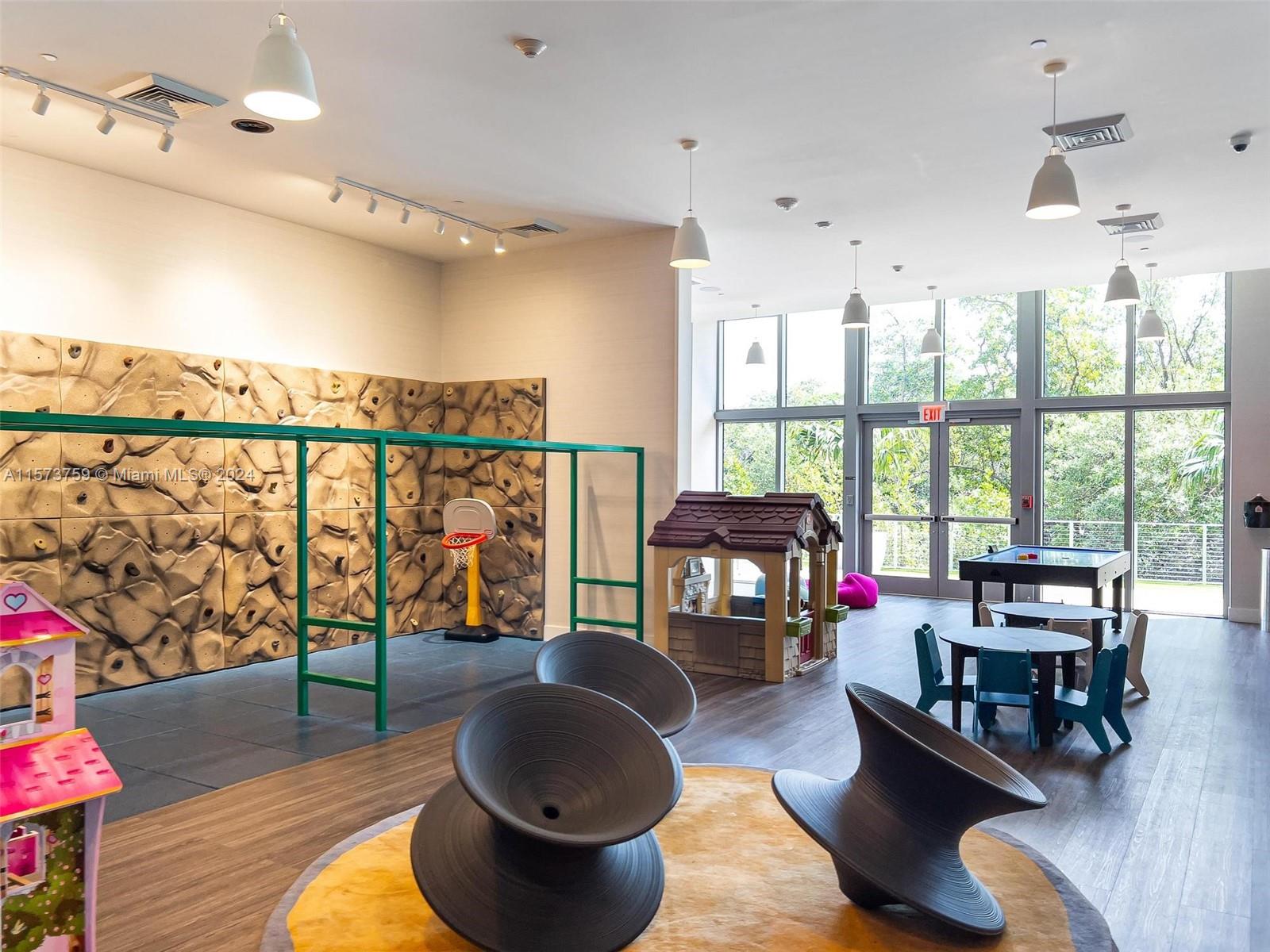 THE HARBOUR NORTH CONDO - Residential