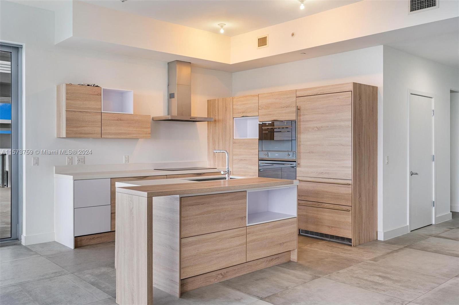 THE HARBOUR NORTH CONDO - Residential