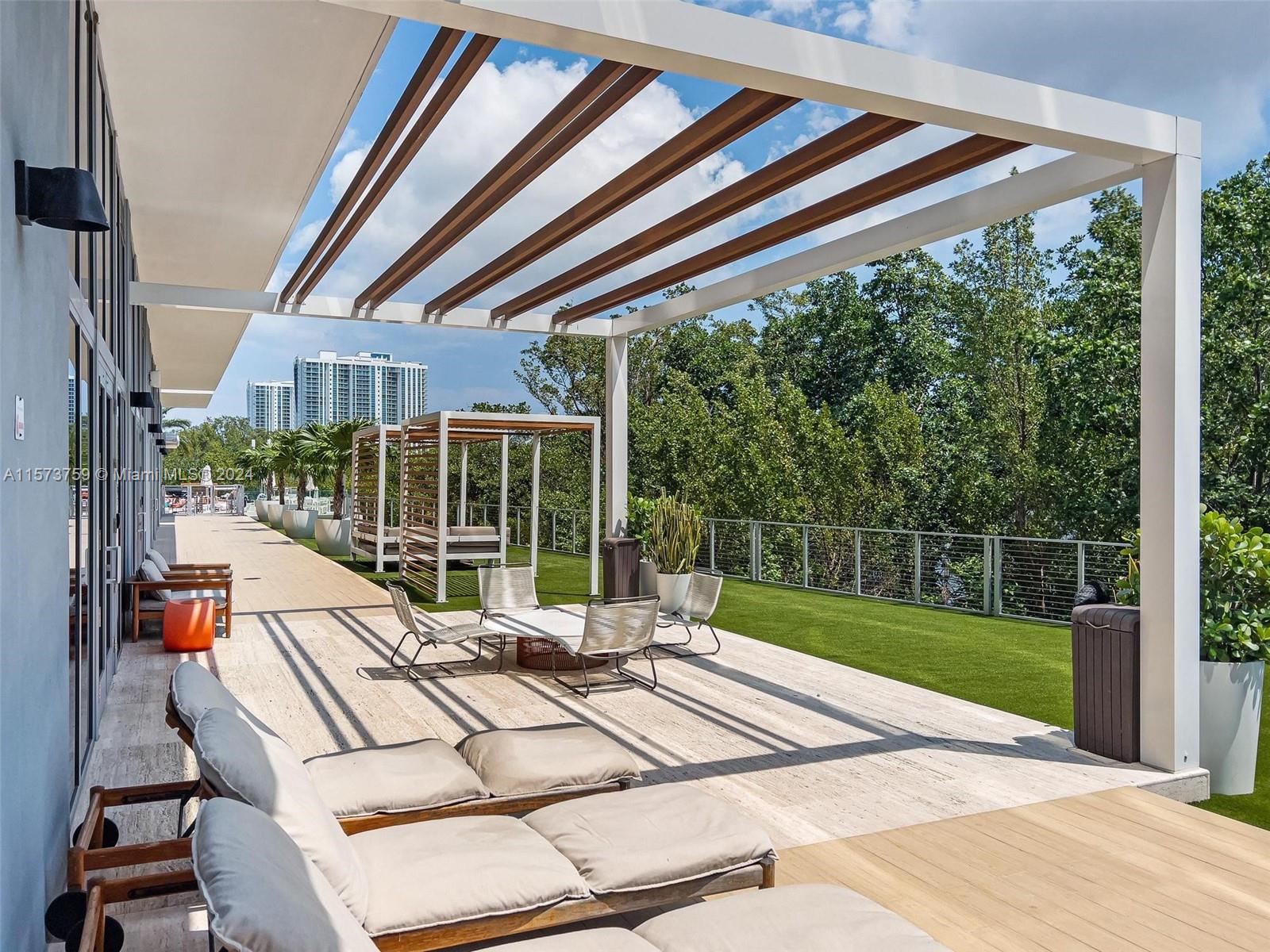 THE HARBOUR NORTH CONDO - Residential