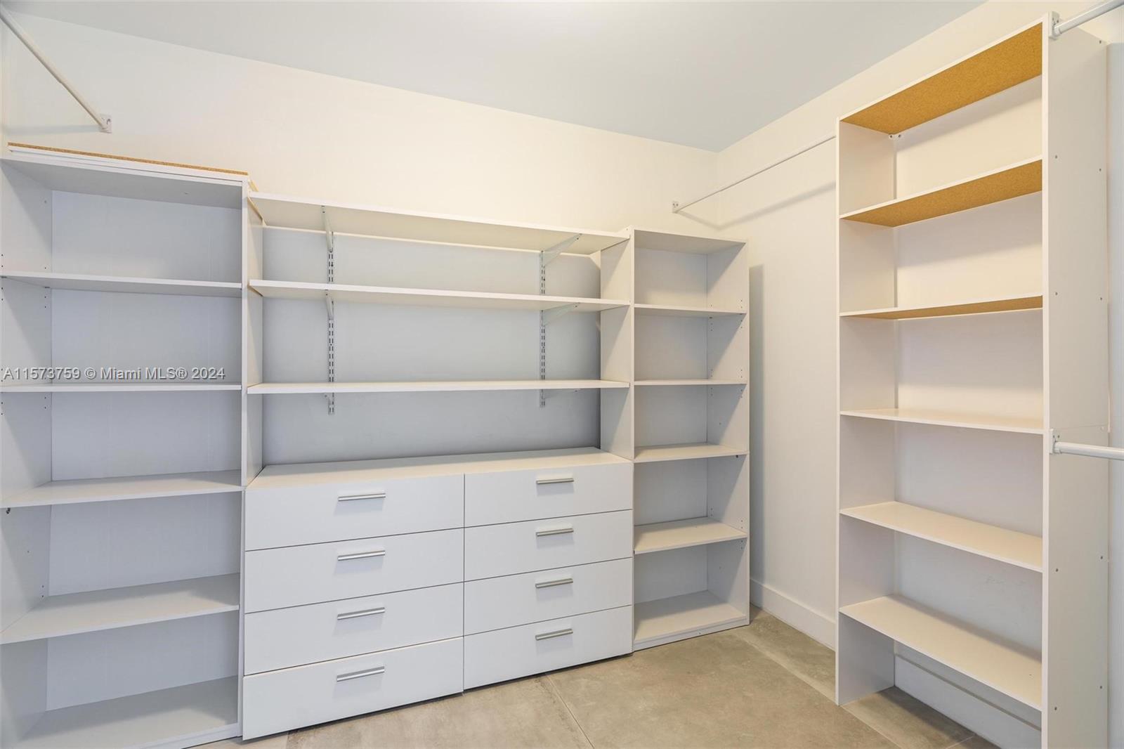 THE HARBOUR NORTH CONDO - Residential