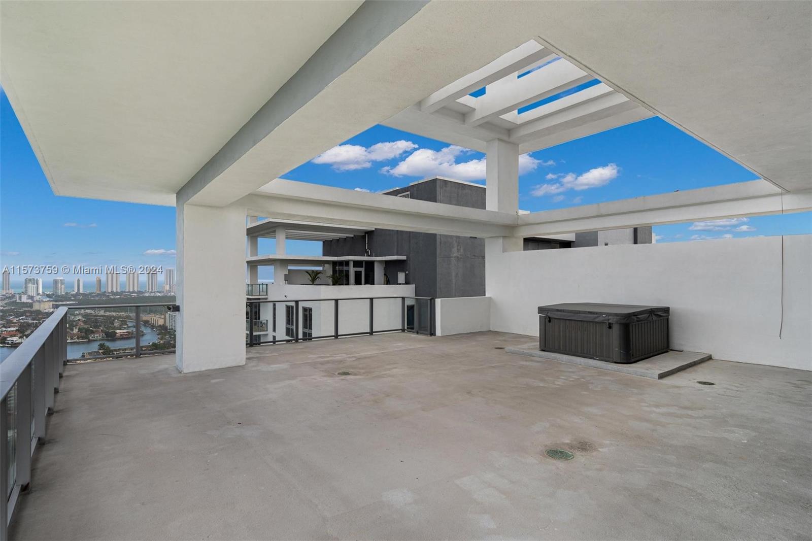 THE HARBOUR NORTH CONDO - Residential