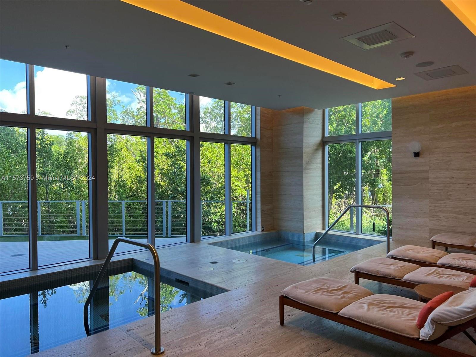 THE HARBOUR NORTH CONDO - Residential