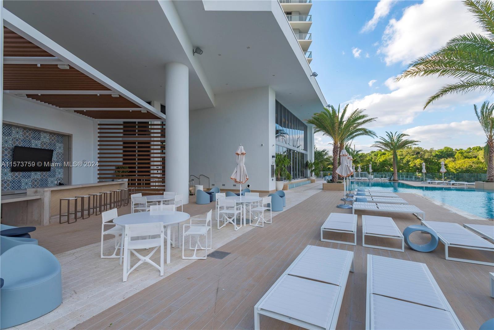 THE HARBOUR NORTH CONDO - Residential