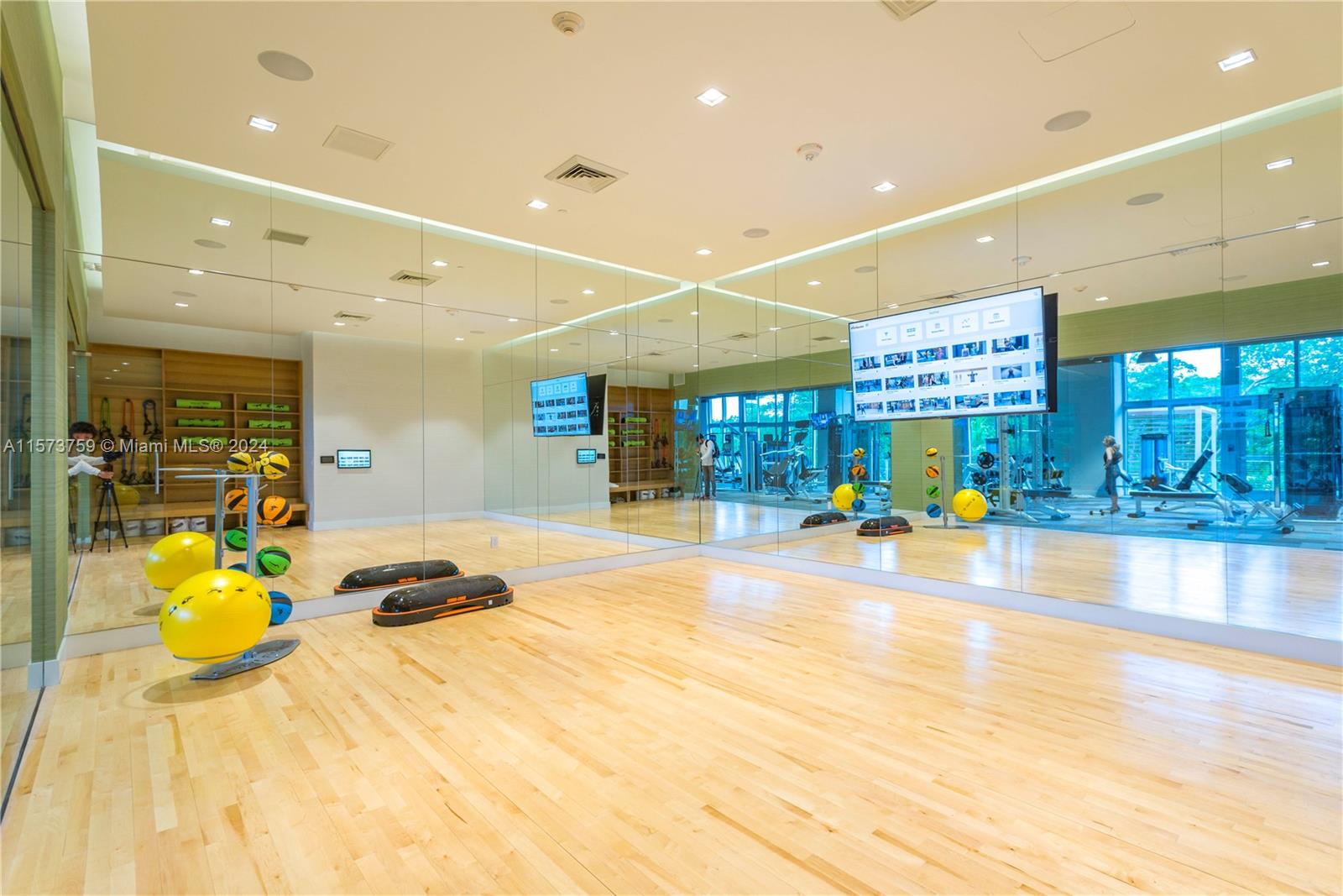 THE HARBOUR NORTH CONDO - Residential