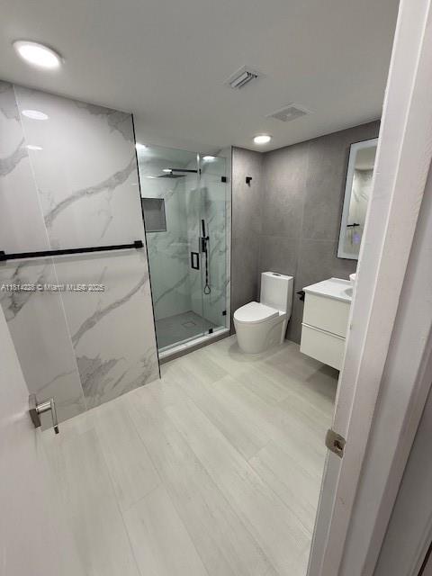 RACQUET CLUB APARTMENTS A - Residential Lease