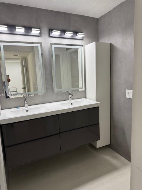 RACQUET CLUB APARTMENTS A - Residential Lease