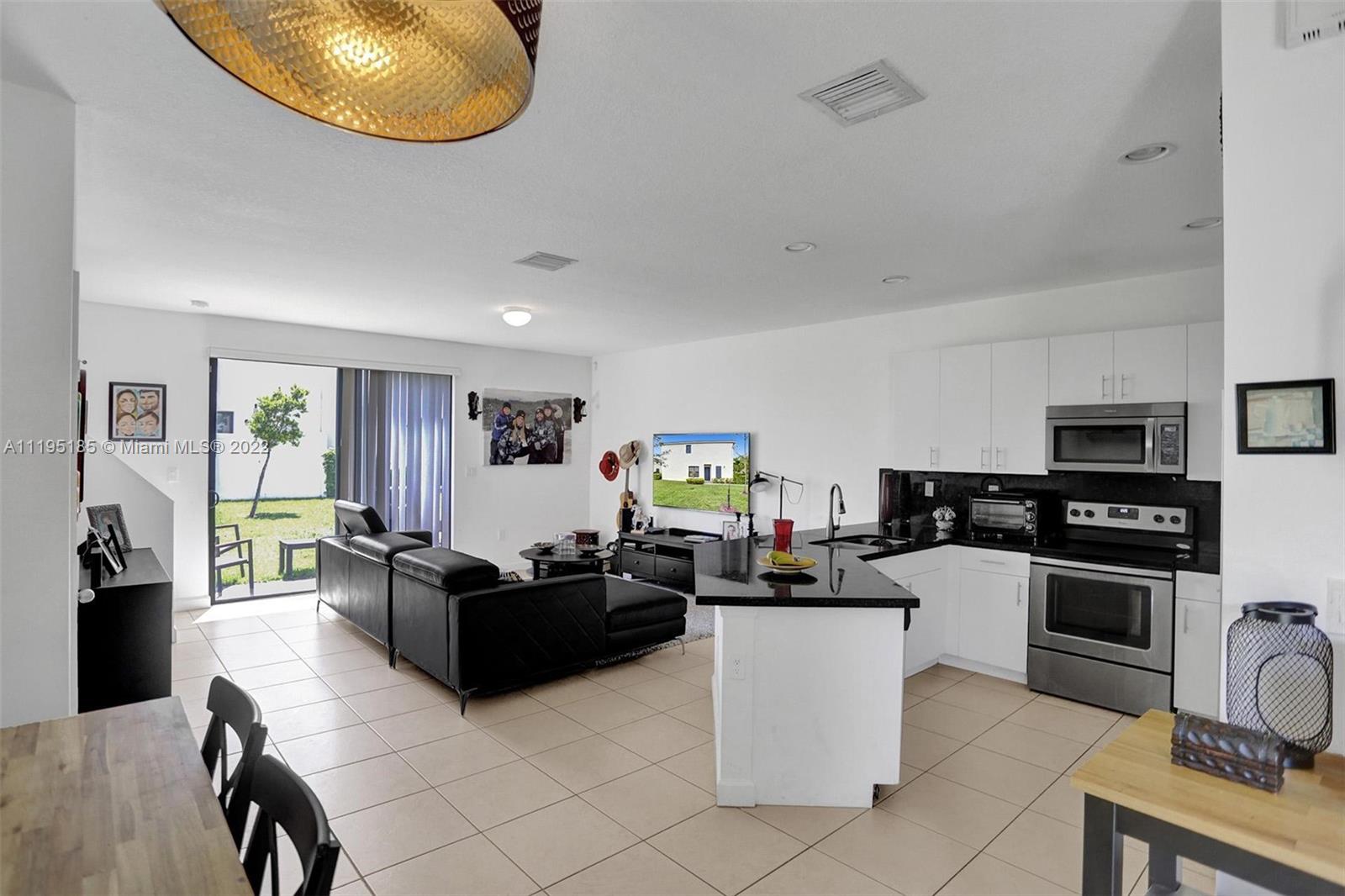 CHAMPION LAKES - Residential Lease