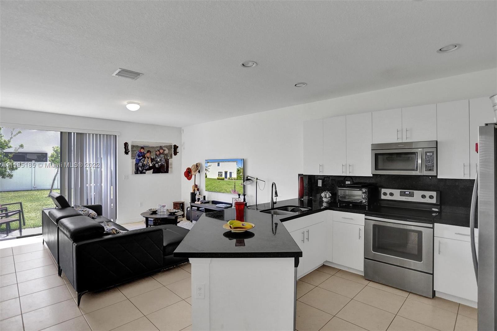 CHAMPION LAKES - Residential Lease