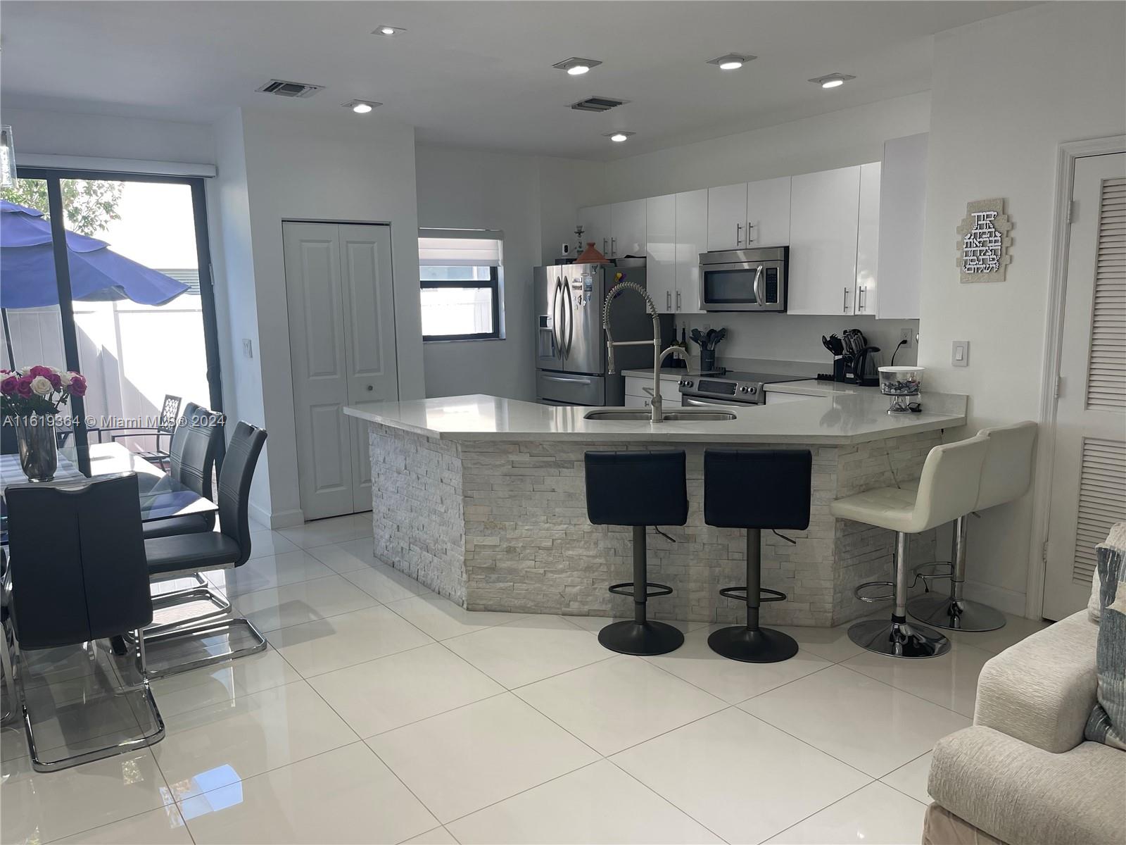 CHAMPION LAKES - Residential
