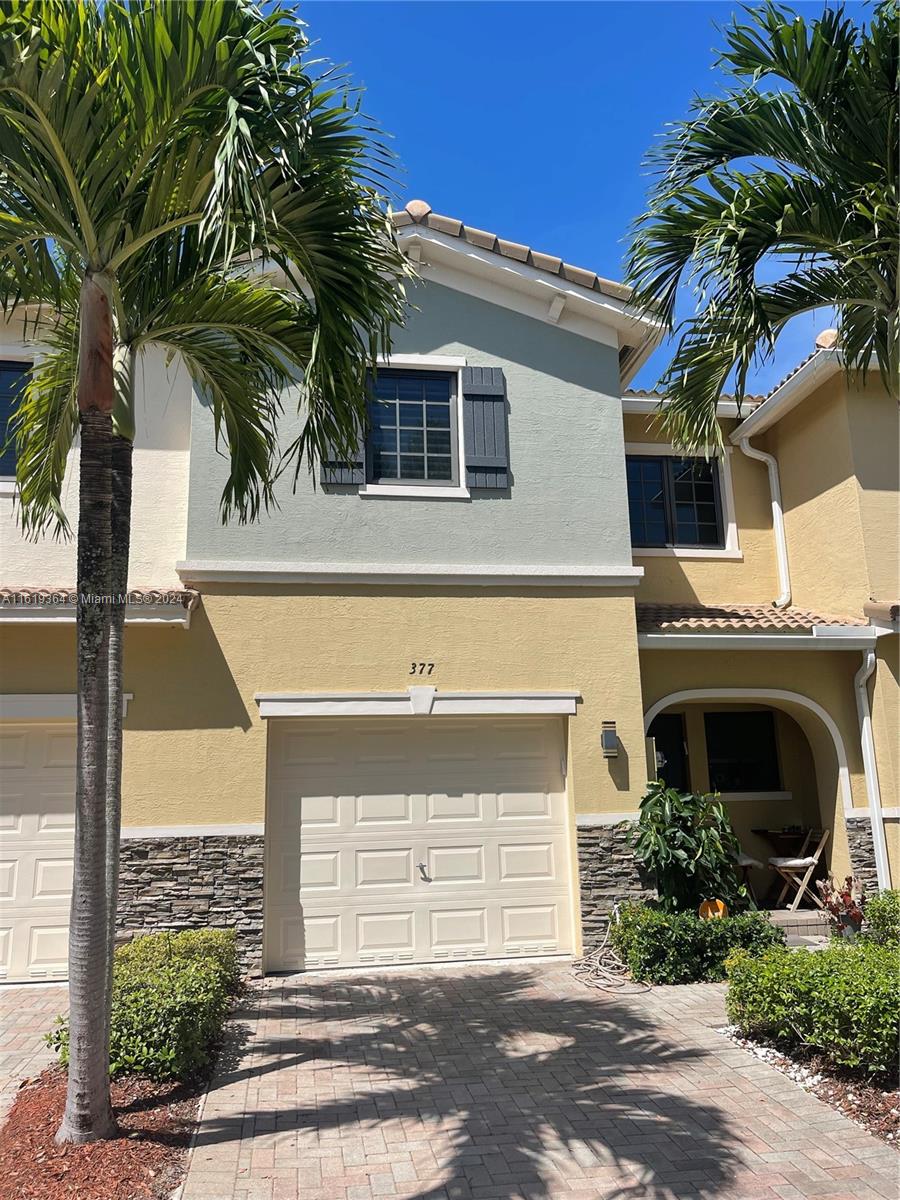 CHAMPION LAKES - Residential