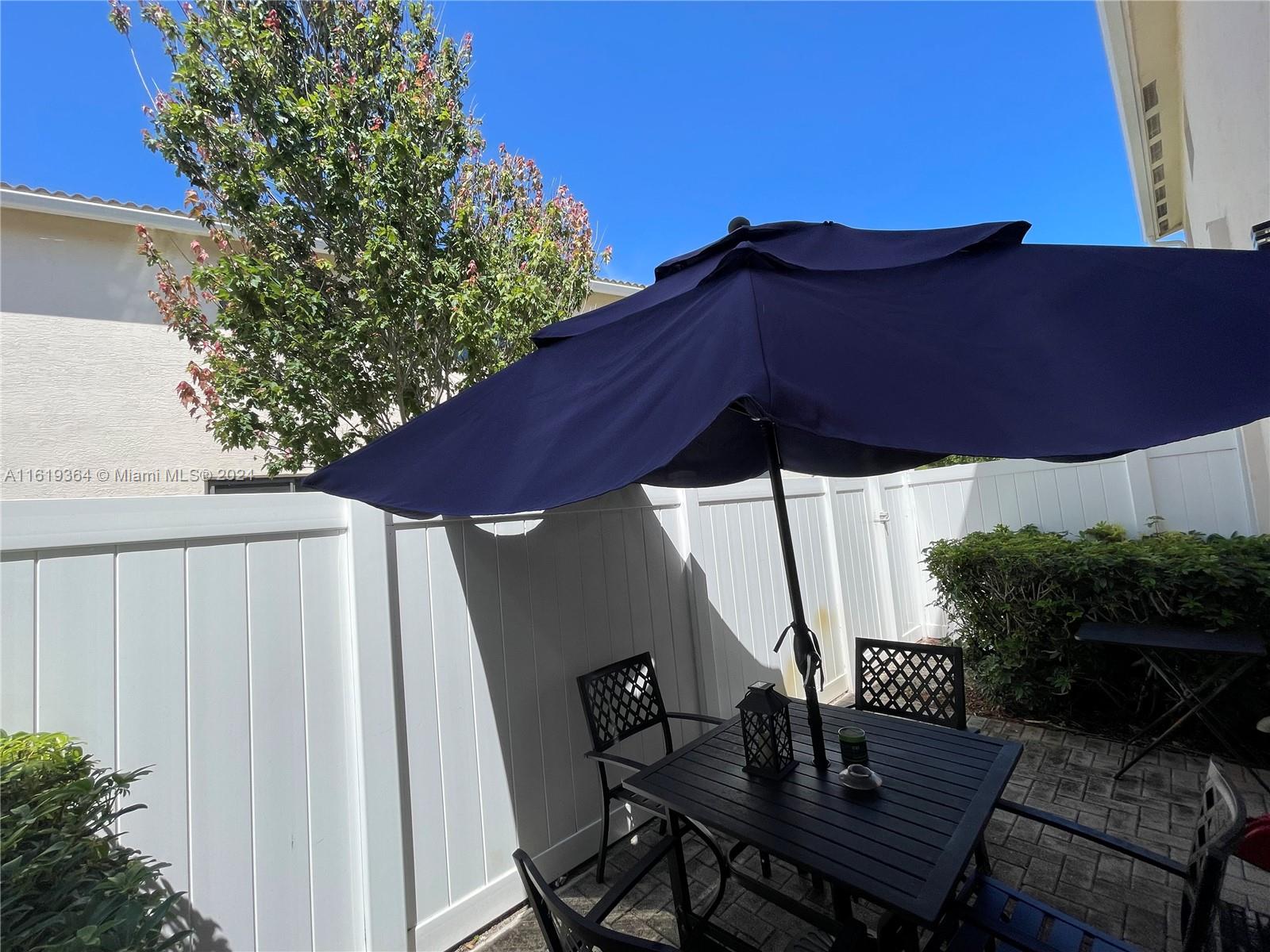 CHAMPION LAKES - Residential