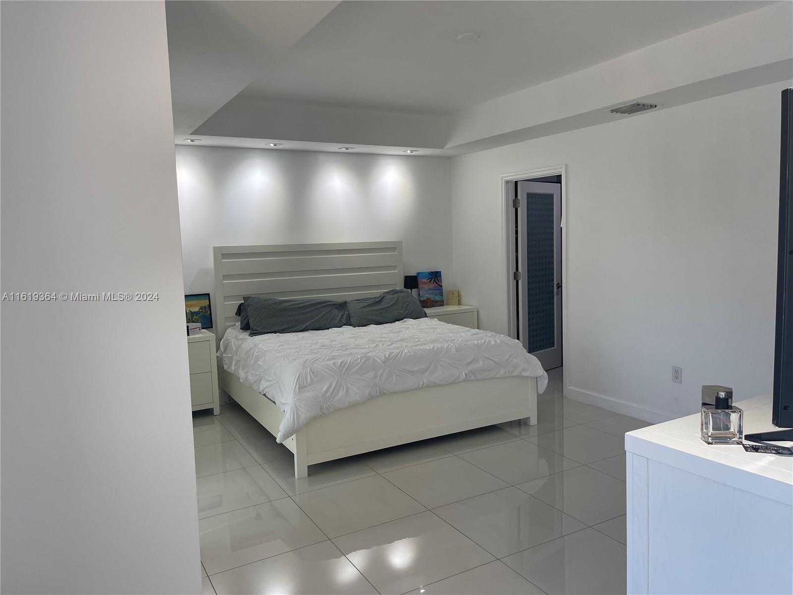 CHAMPION LAKES - Residential