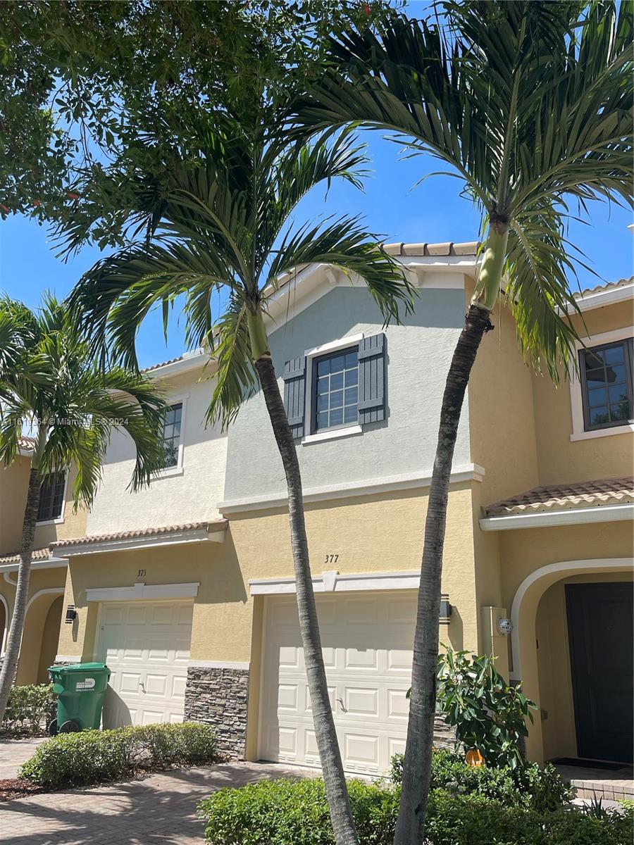 CHAMPION LAKES - Residential