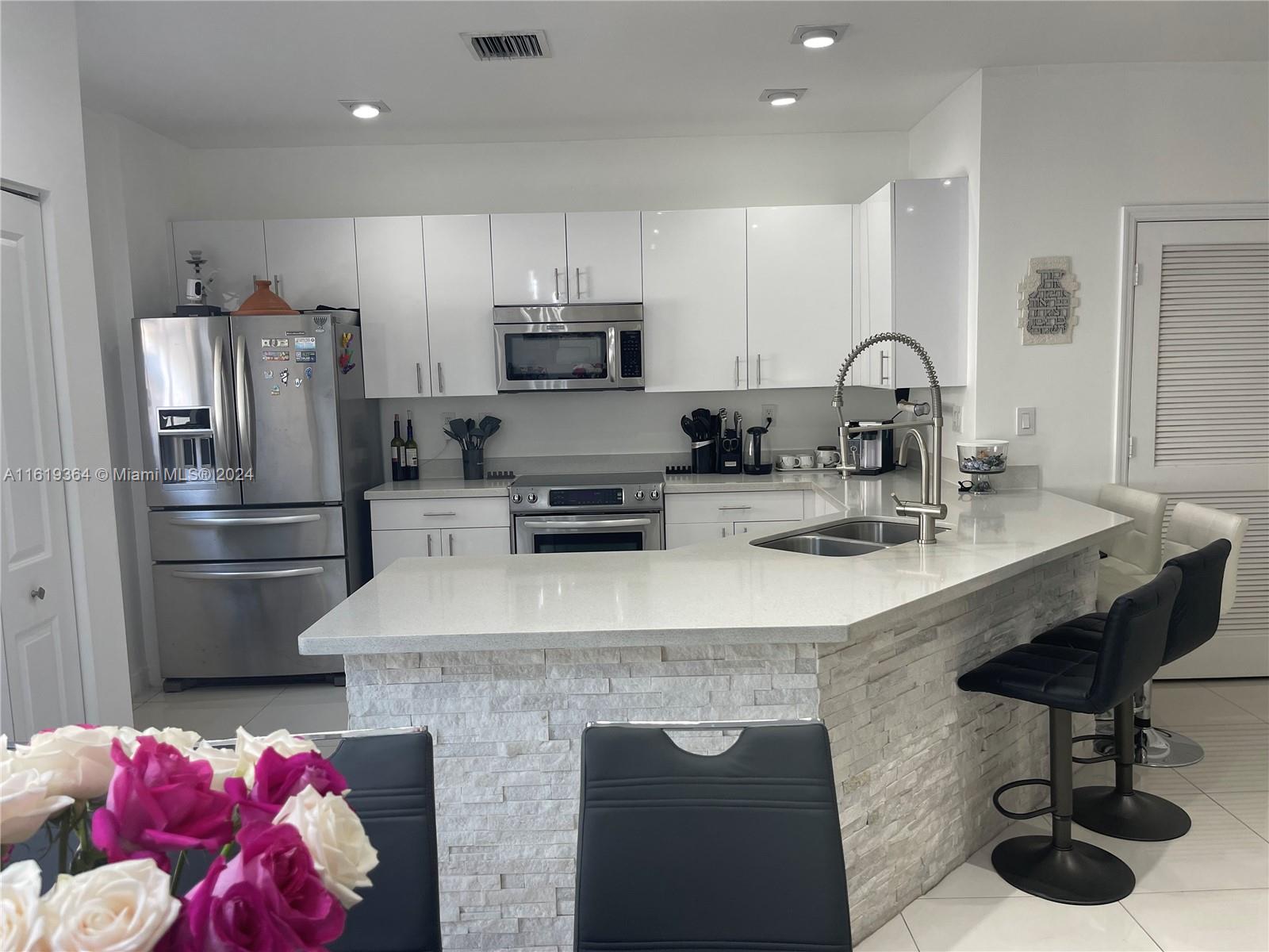 CHAMPION LAKES - Residential