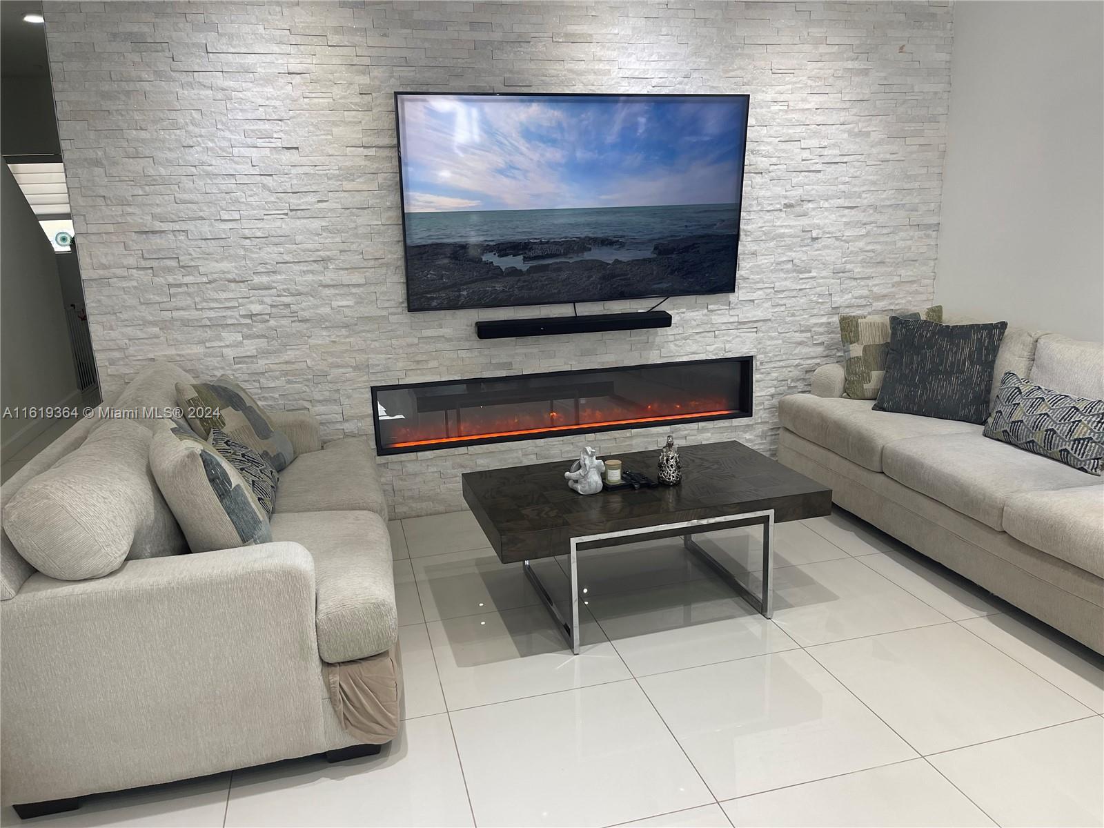 CHAMPION LAKES - Residential