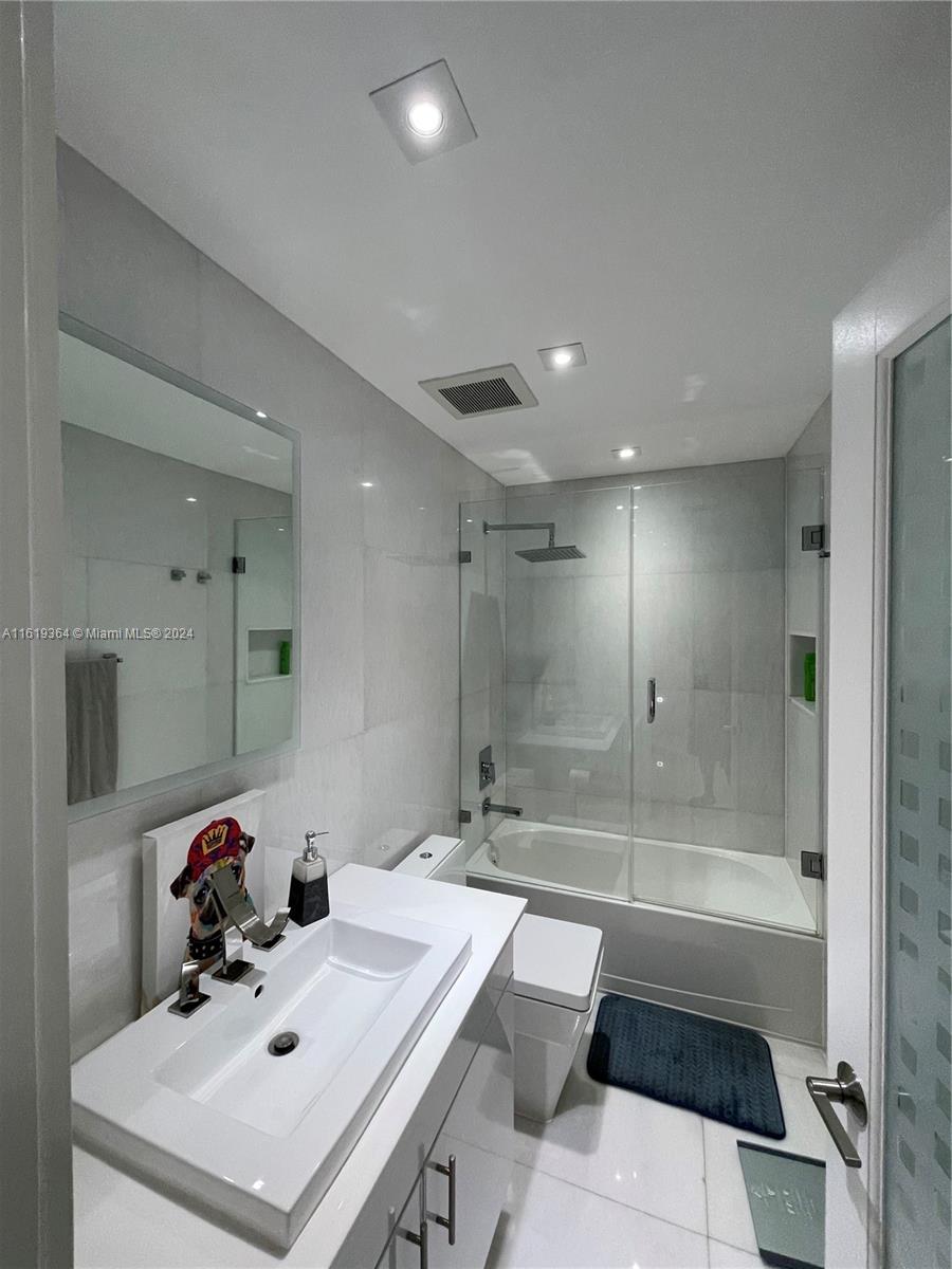 CHAMPION LAKES - Residential