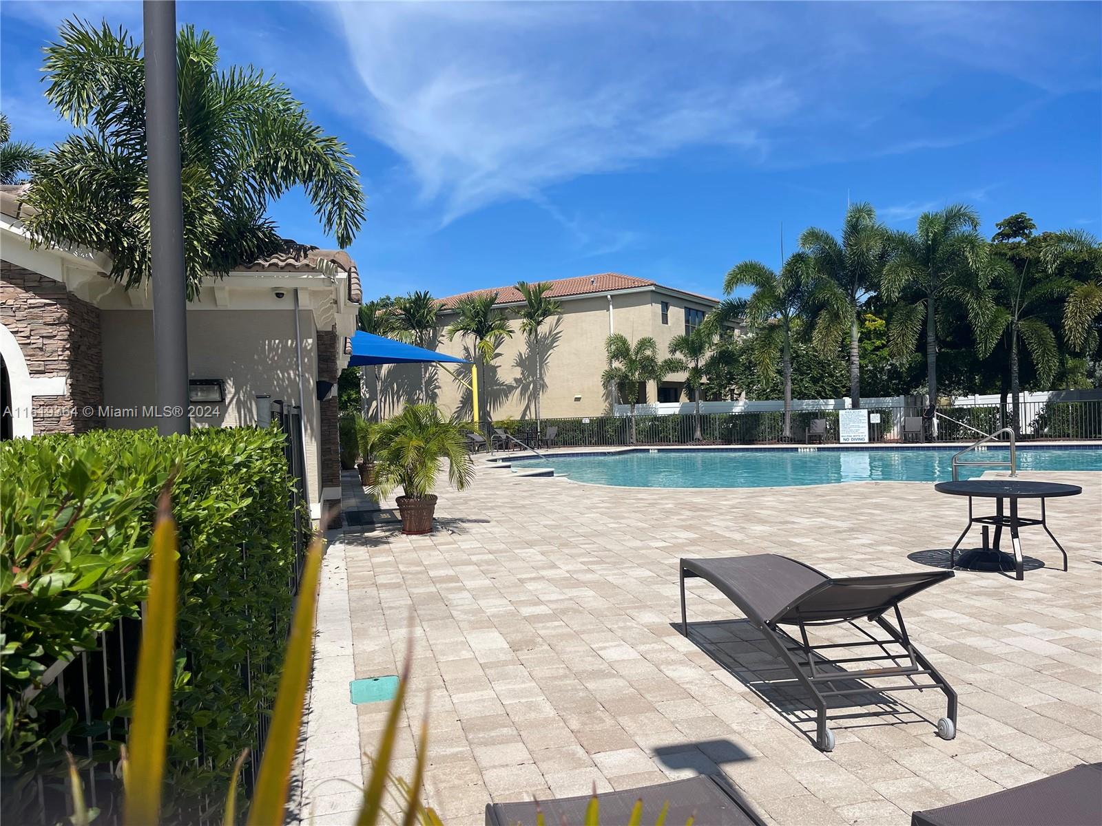 CHAMPION LAKES - Residential